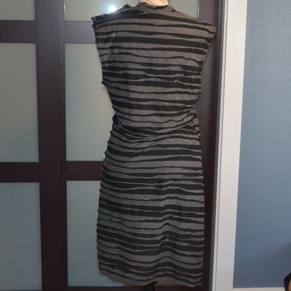 Dress - Picture 4 of 8